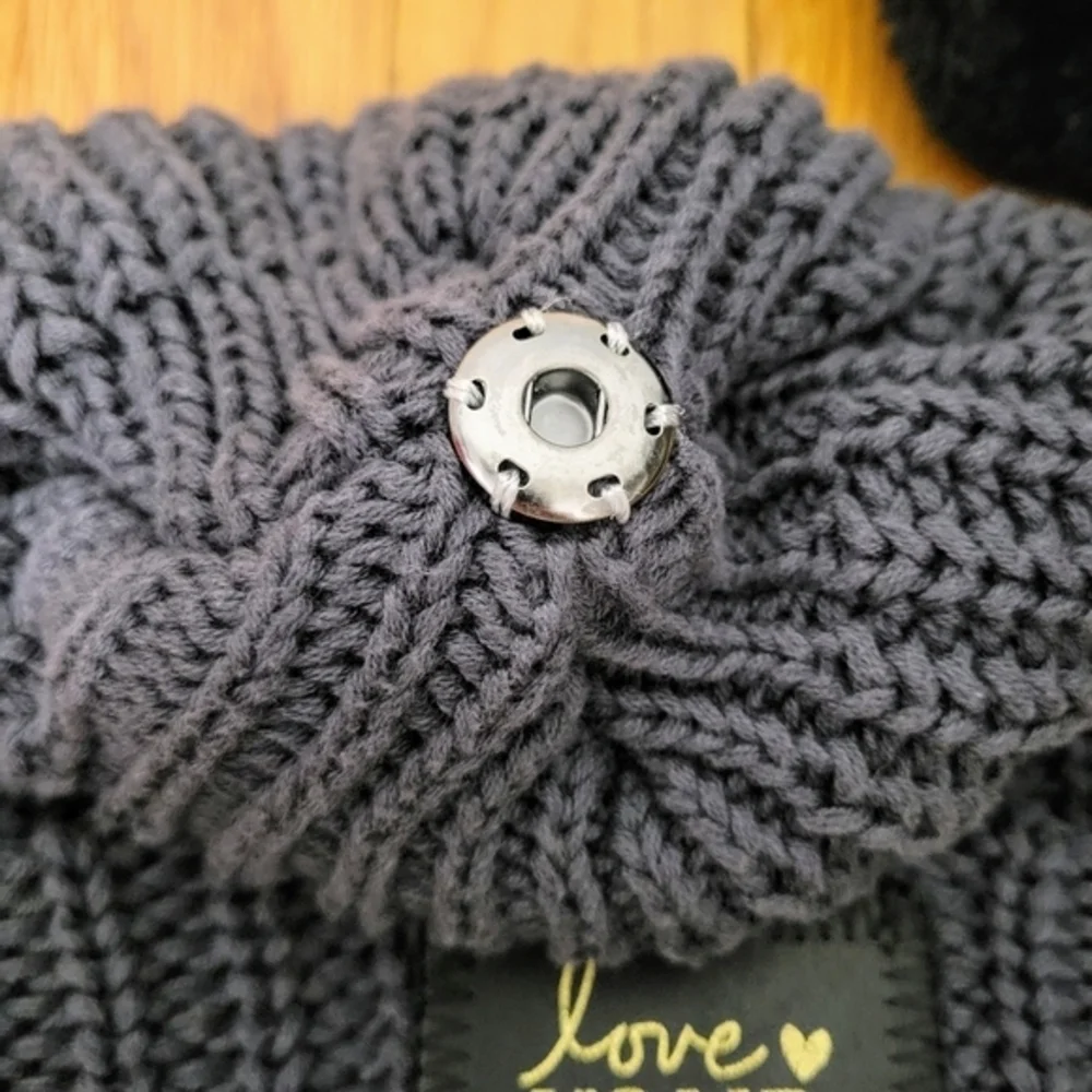 Love Your Melon‎ Dark Grey Knit Hat Beanie w/ Removable Pom Cotton Made in USA